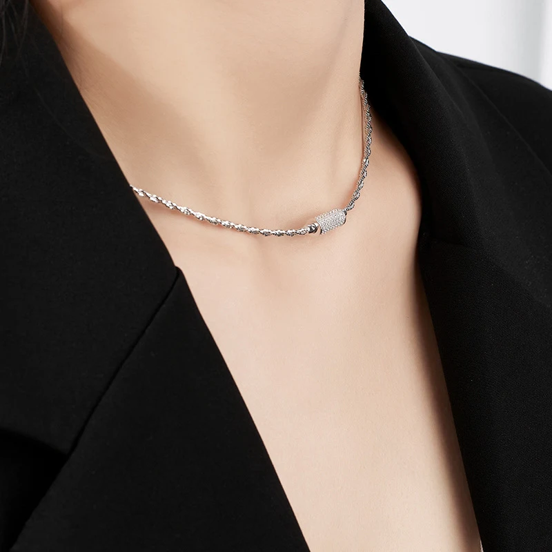 Colar Feminino S925 Prata Esterlina, Luxo Leve com Design de Corrente Avançado, Micro Zircônia Incrustada e Flores de Cânhamo.