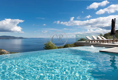 Villa avec piscine en bord de mer 2