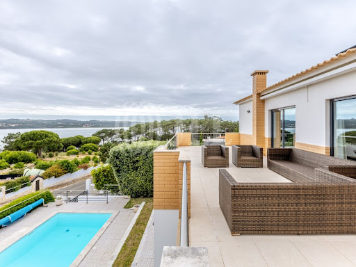 Maison avec terrasse 1