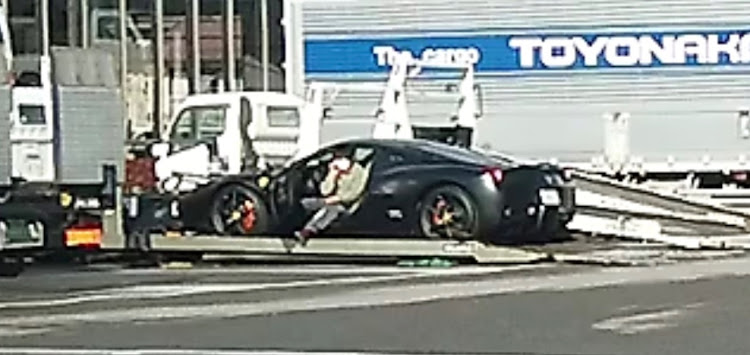 takauoさんが投稿したフェラーリ・フェラーリテスタロッサ・フェラーリ F40・フェラーリ 458イタリア・車検場に関するカスタム事例の投稿画像1枚目
