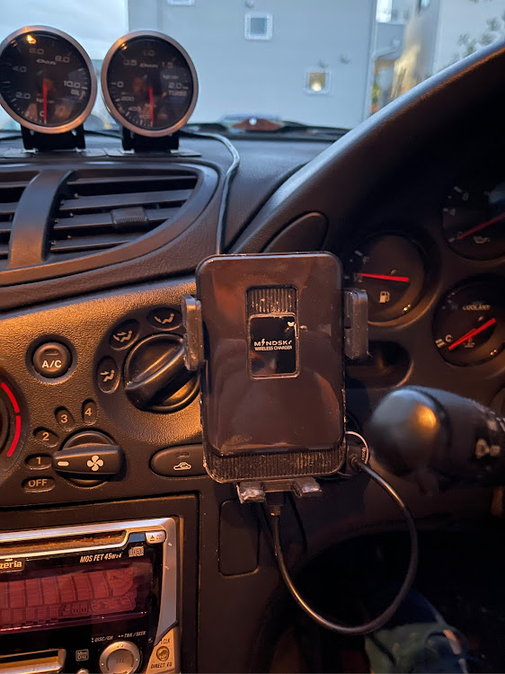 RX-7のスマホホルダー問題に関するカスタム事例の投稿画像1枚目