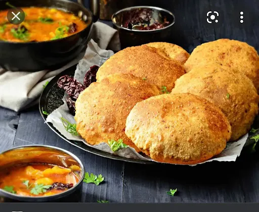 5 Poori With Aloo Kachori [2 Pieces] And Aloo Ki Sabji