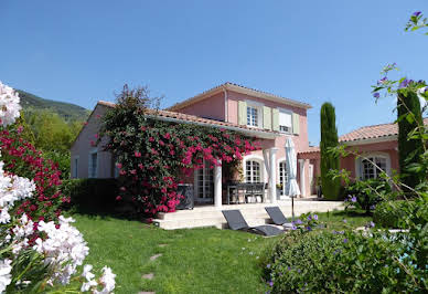 Villa avec piscine et terrasse 15