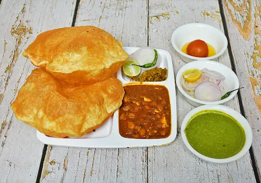 Chole Bhature With Gulab Jamun [1 Piece]