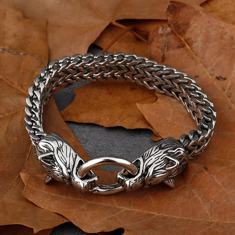 Bracelet homme en acier inoxydable tête de loup, un bijou tendance et viril. Résistant et durable, idéal pour affirmer votre style au quotidien.