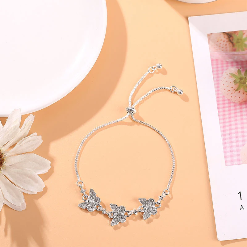Personalisierte Damen Armband mit Zirkonblüten für vielseitige Looks