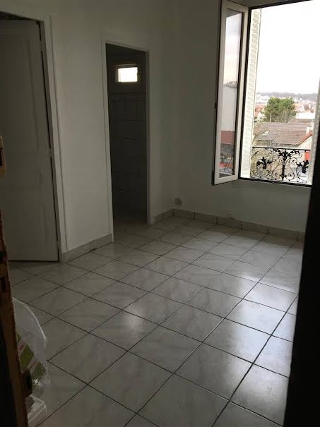 Location  appartement 1 pièce 21 m² à Villeneuve-Saint-Georges (94190), 580 €