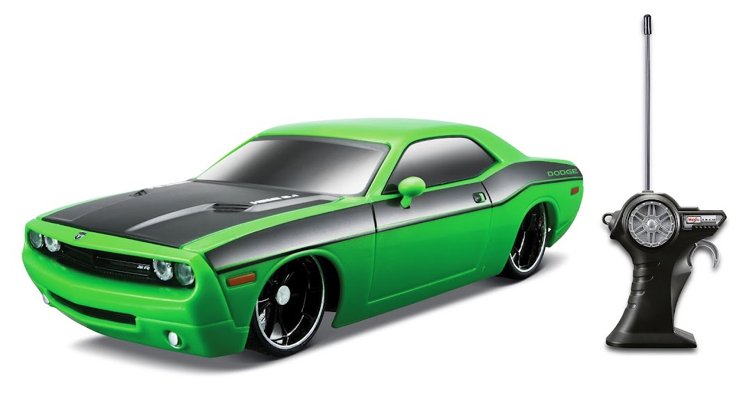 Maisto радиоуправляемая машинка 124 Maisto Tech 2006 Dodge Challenger Concept зеленый 8150181063 модель 81501/81063