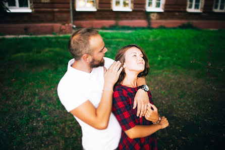 Fotógrafo de casamento Lyubov Ezhova (ezhova). Foto de 9 de outubro 2016