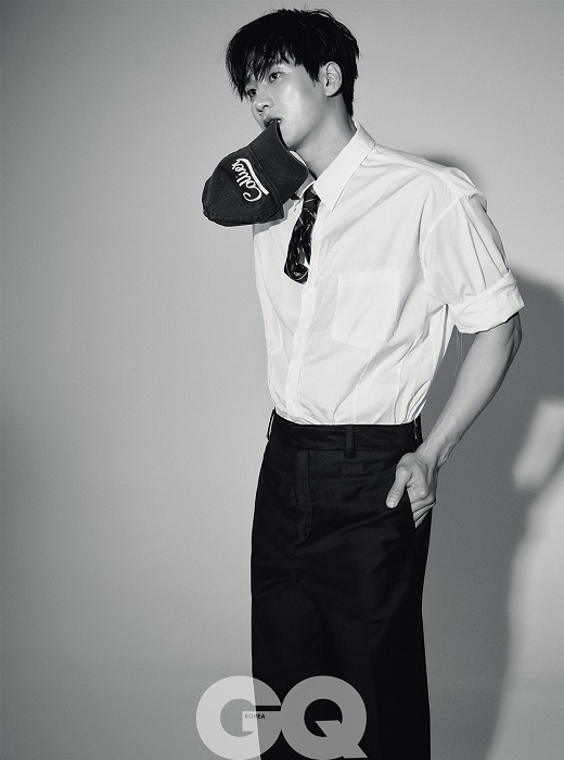 Ahn-BoHyun-For-GQ-Korea-Magazine-Août-Numéro-2