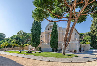 Villa avec piscine et jardin 1