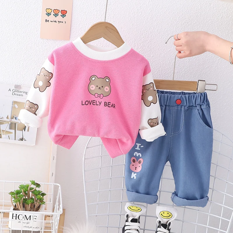Ensemble pull à manches longues pour garçons et filles, parfait pour garder vos enfants au chaud et à l'aise au quotidien.