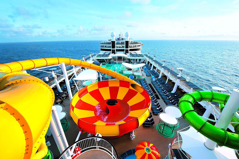 In the mood for something wet and wild? Take the Epic Plunge on Norwegian Epic and plunge down a 200-foot-long bowl slide. 