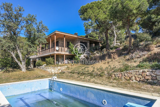 Maison avec piscine et jardin 1