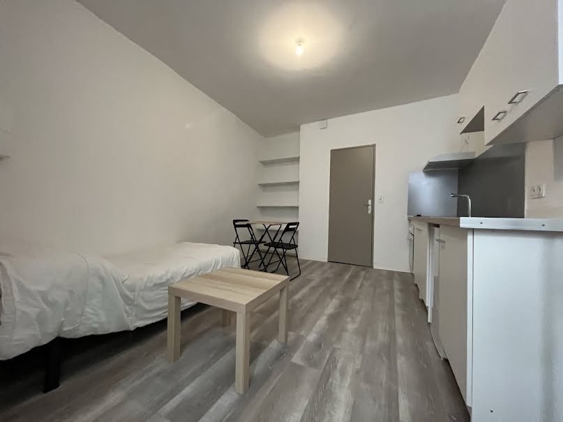 Location meublée appartement 1 pièce 19 m² à Pezenas (34120), 430 €