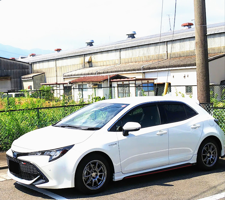 カローラスポーツのみんなでつくろうホイール図鑑・ADVAN Racing・ADVAN Racing RZⅡ・カローラツーリング・カローラに関するカスタム事例の投稿画像1枚目