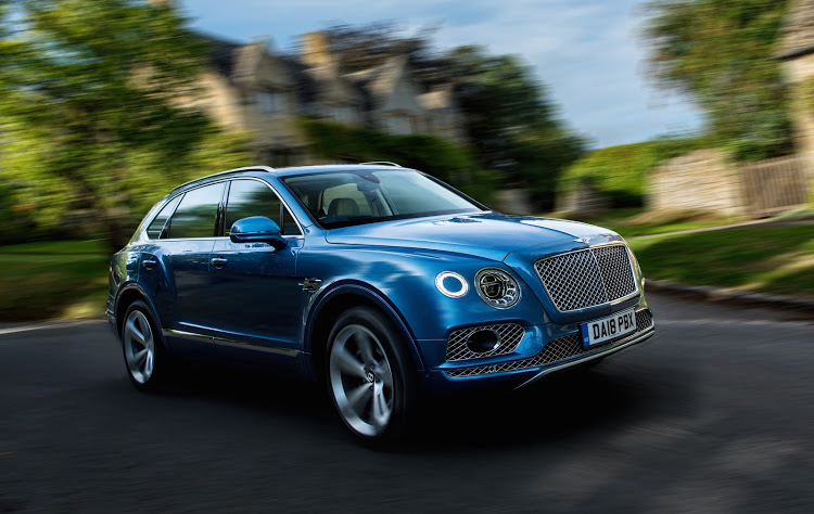 The Bentley Bentayga V8 wafts through a Cotswold village.