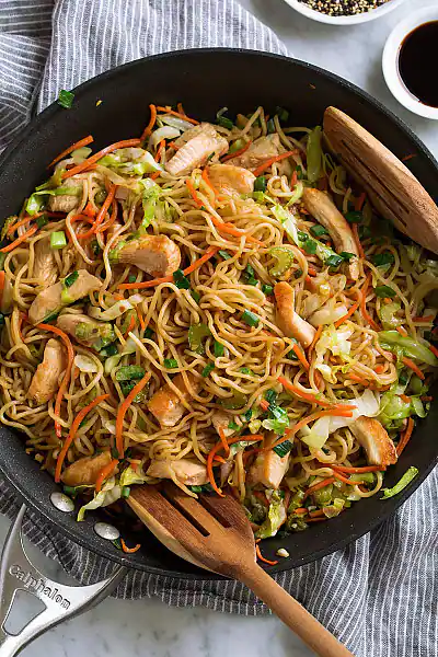 Chicken Hakka Noodles(650ml)