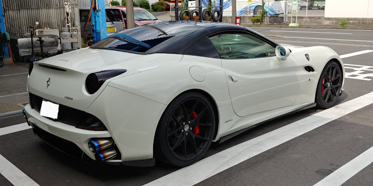 Nボックス+カスタムのフェラーリカルフォルニア・熱中症に気をつけて!!・タイヤ交換に関するカスタム事例の投稿画像5枚目