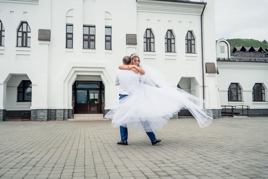 Wedding photographer Ekaterina Bondar (katrinlegacy). Photo of 4 November 2020