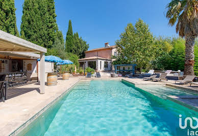 Maison avec piscine et terrasse 4