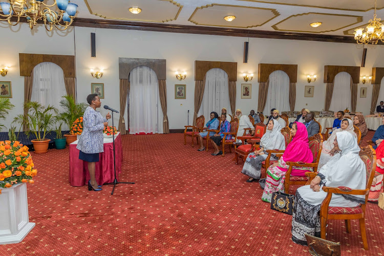 Mama Rachel Ruto addressing women from the Bohras Community when she hosted them at the State House on November 3,2022.
