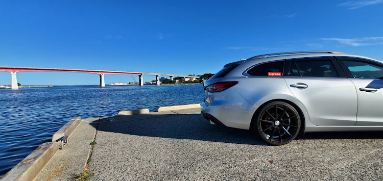 アテンザワゴンのアテンザワゴン・mazda6・アテンザ・ムーンアイズ・江ノ島に関するカスタム事例の投稿画像5枚目