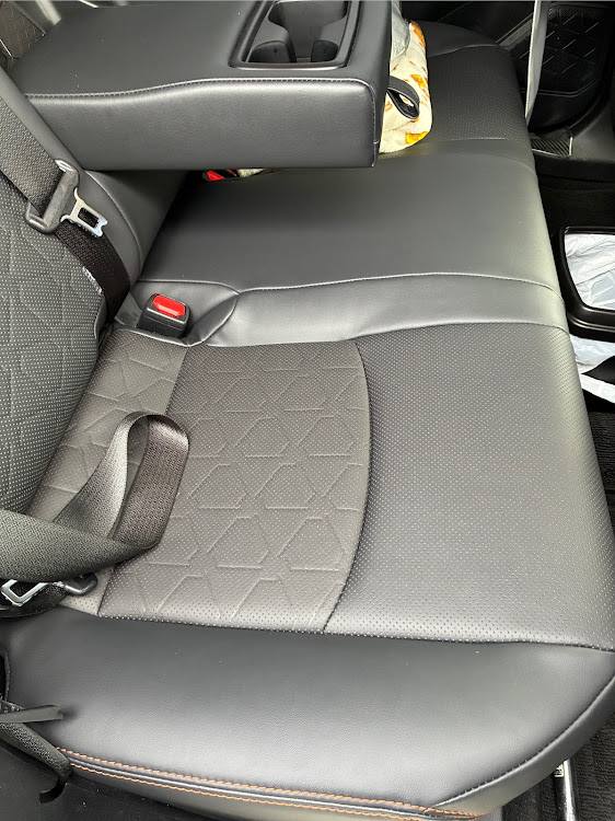 RAV4のrav4adventure・初車検完了・シート交換・カメラ交換・これからも乗り続けますに関するカスタム事例の投稿画像2枚目