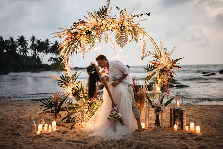 Fotógrafo de casamento Anastasiya Steshova (anastasiyaalexey). Foto de 26 de junho 2022