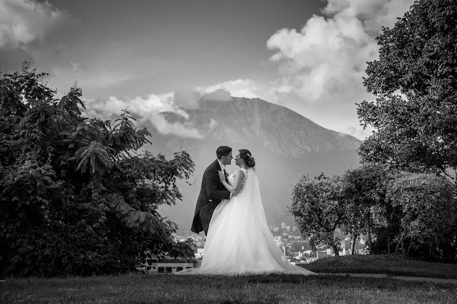 Fotógrafo de casamento Raymond Fuenmayor (raymondfuenmayor). Foto de 19 de novembro 2017