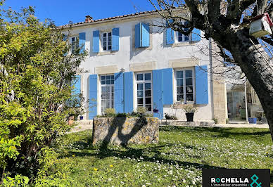 Maison avec piscine et jardin 13