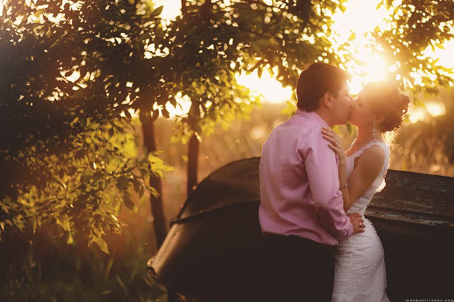 Fotógrafo de casamento Igor Bukhtiyarov (buhtiyarov). Foto de 1 de abril 2015