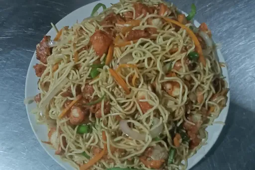 Special Chilli Garlic Chicken Chowmein