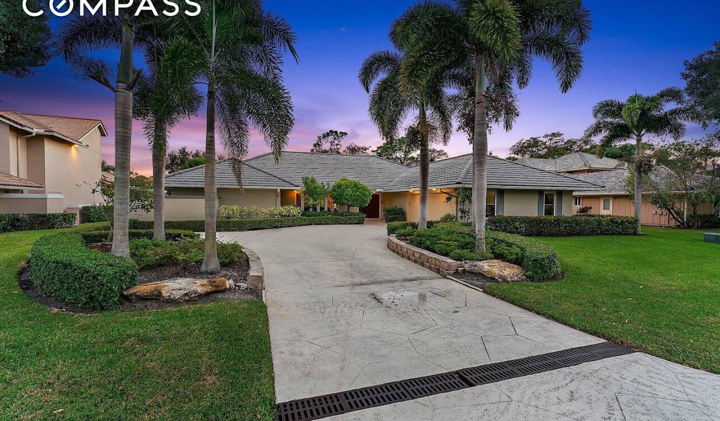 House with pool Palm Beach Gardens