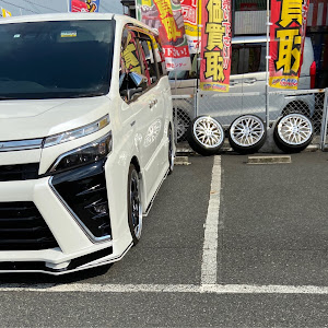 ヴォクシー ZWR80W