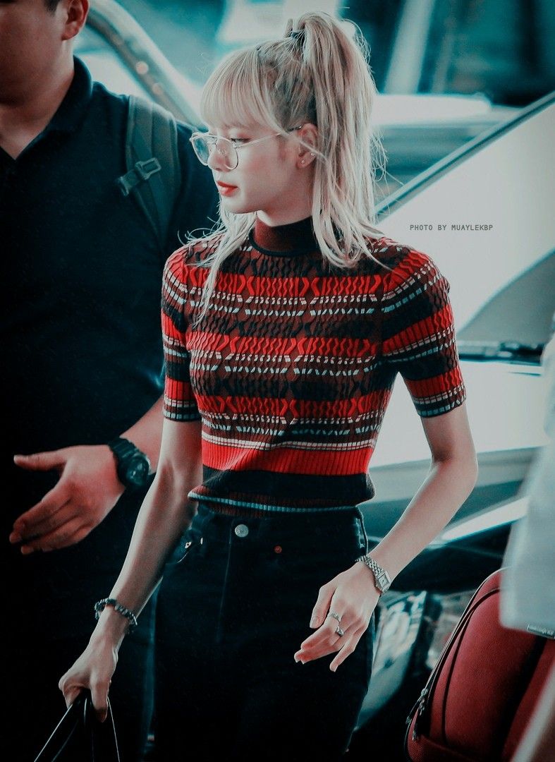 Take Notes On BLACKPINK Lisa's Recent Comfy Yet Cute Travel Look