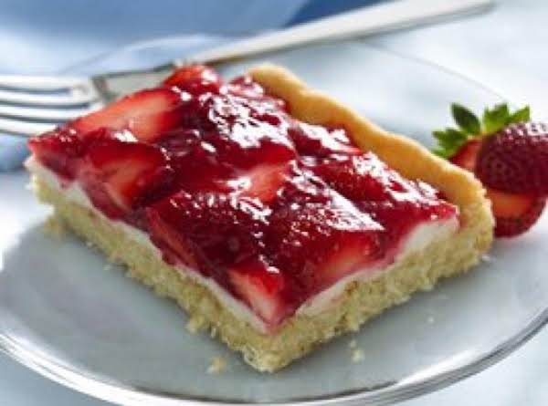 STRAWBERRIES AND CREAM DESSERT SQUARES_image