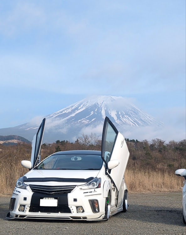 プリウスαの富士ツアー・#シザーズドア・-絆-α Premium Member・オーバーフェンダーに関するカスタム事例の投稿画像7枚目