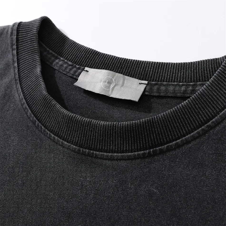 Bedrukte, gewassen en gedragen T-shirt voor heren. Comfort en stijl voor elke dag. Zachte stof, uniek ontwerp. Perfect voor een casual en relaxte look.