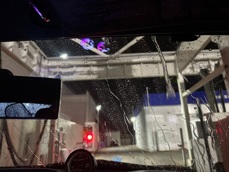 コペンのこっぺぱんれーしんぐ・手抜き洗車・機械にお任せぇ〜・楽してごめんなさいに関するカスタム事例の投稿画像1枚目