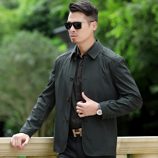 Title 1, Middle-aged lapel casual group overcomes