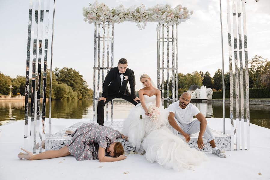 Fotógrafo de casamento Anton Kurashenko (kurikompany). Foto de 14 de abril 2021