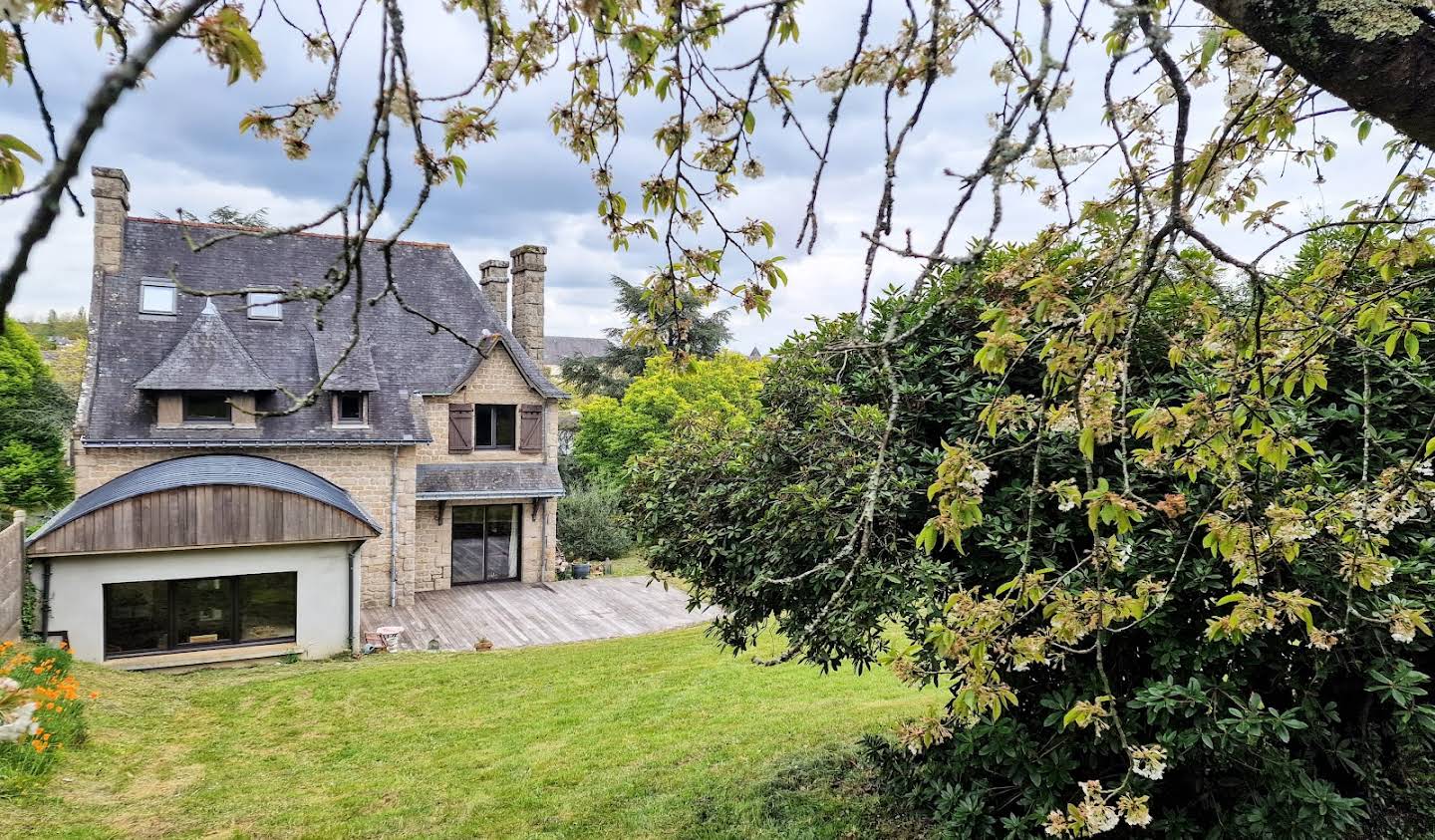 House with garden and terrace Pontivy