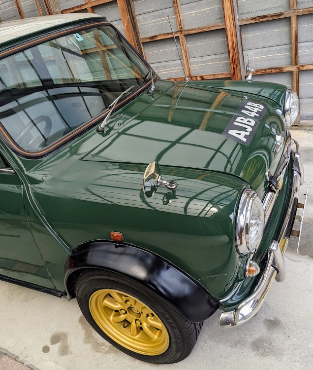 ミニクーパー1.3のオニのいぬ間の‥ワックス洗車‥😎👍・今日から連休‥😁🎵・わんにゃんチューン・目指せPickUpCarsに関するカスタム事例の投稿画像11枚目