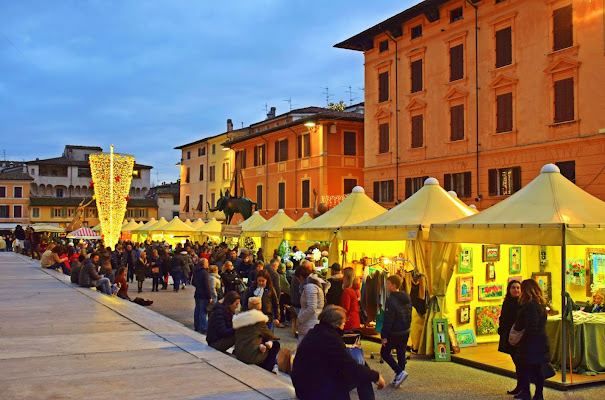 Atmosfera natalizia a Pietrasanta  di Luciano Fontebasso