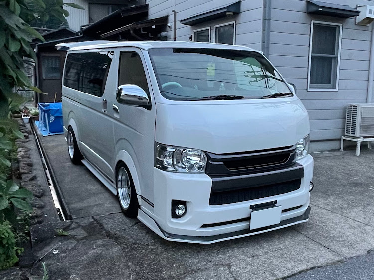 ハイエースバンの4WD・DIY・車高調整・なんてこったに関するカスタム事例の投稿画像1枚目