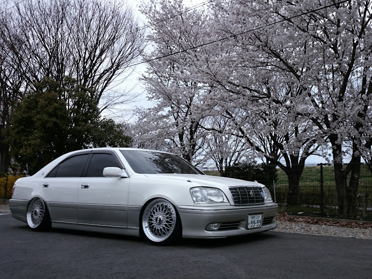 クラウンロイヤルの桜と愛車・クラウンに関するカスタム事例の投稿画像1枚目