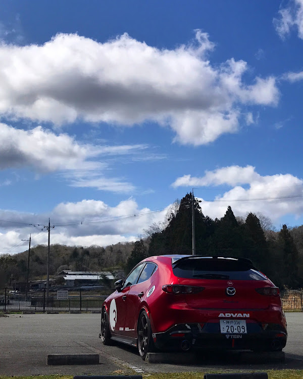 MAZDA3のADVAN Racing GT BEYOND・MAZDA3TCR・ソウルレッドクリスタルメタリック・フェンダーモールに関するカスタム事例の投稿画像2枚目