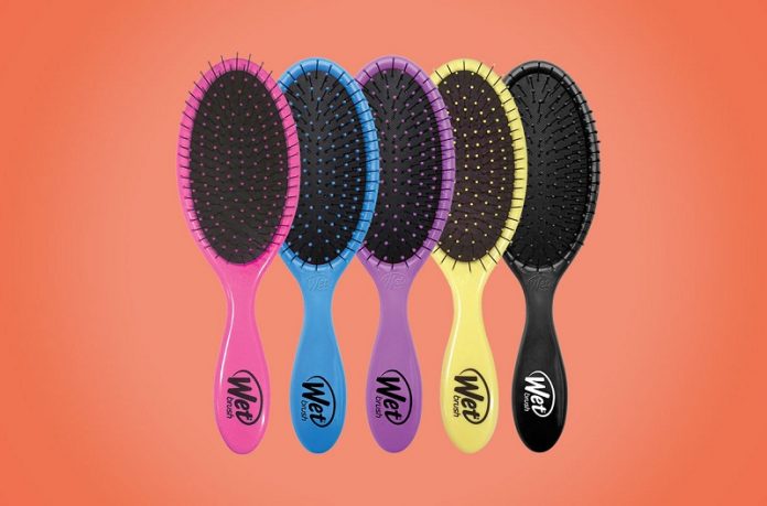 Lược Wet Brush giúp giảm tóc rụng và tóc vào nếp một cách dễ dàng nhất