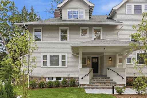 Apartment / penthouse purchase in Lexington (United States) - House with stairs leading to porch